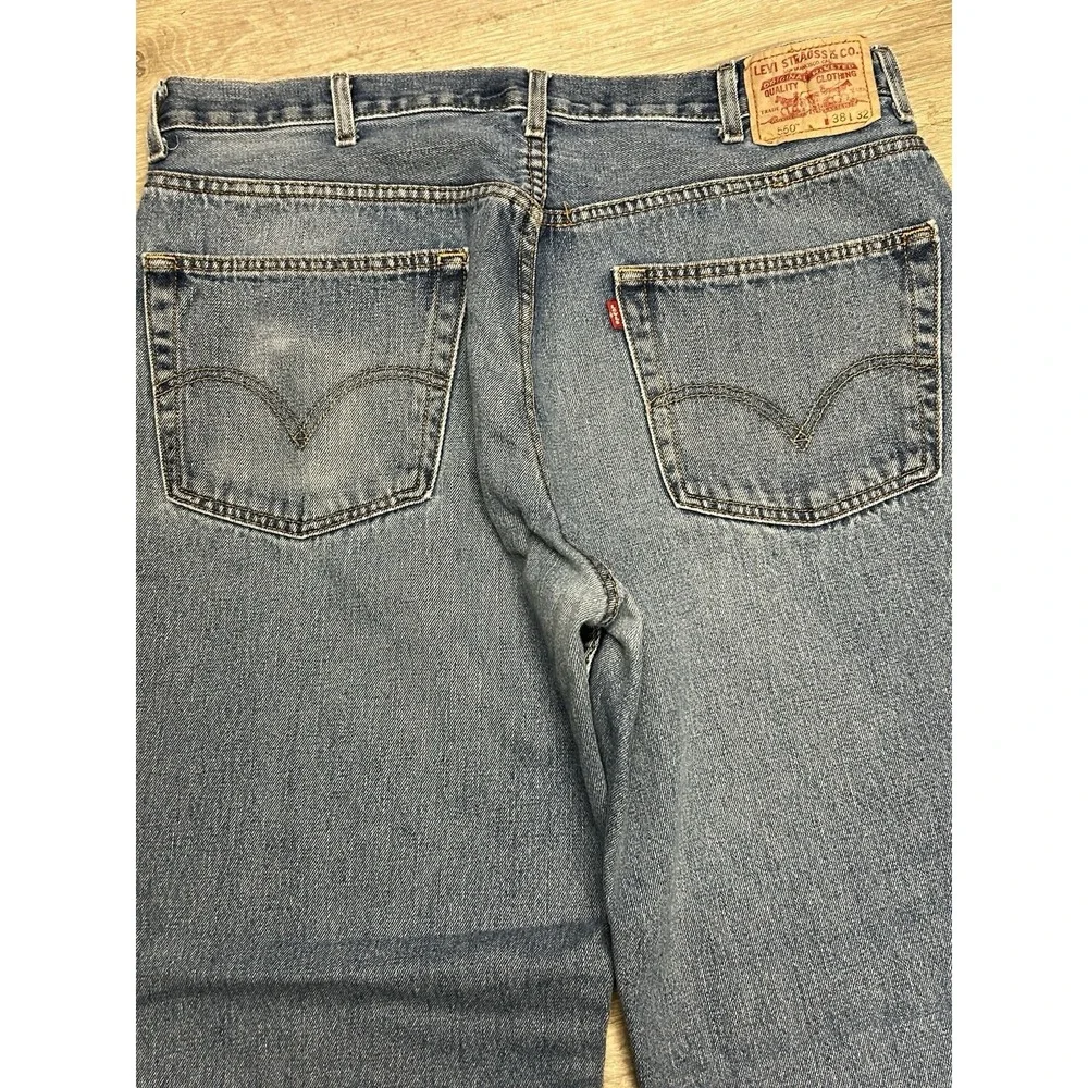 Levis 550 Relaxed‎ Fit Jeans Men's 38 x 31 Actual Faded Light Wash